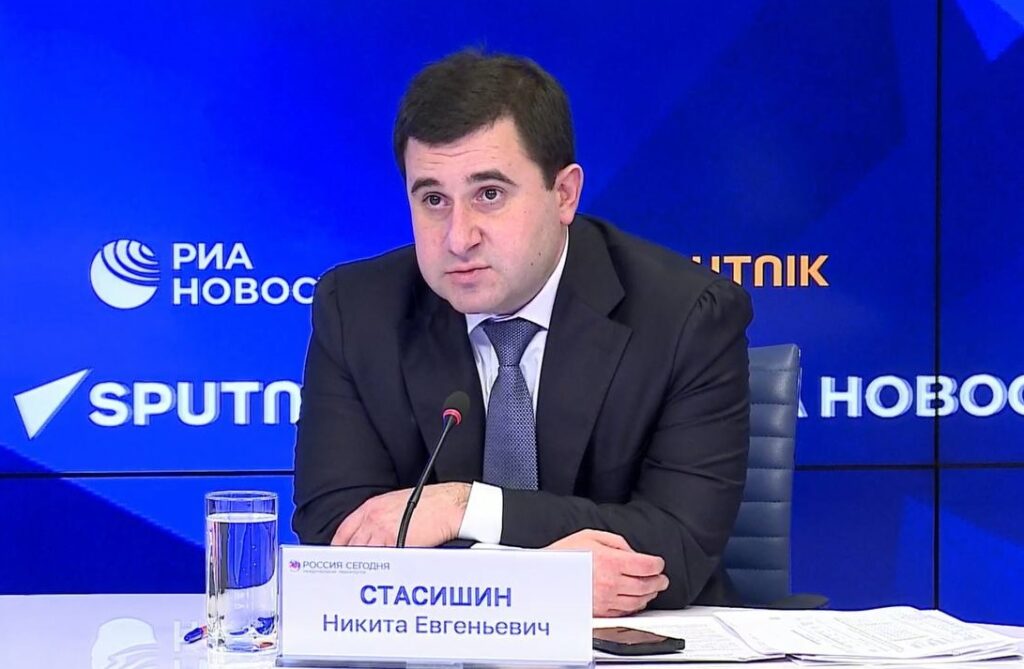Замглавы Минстроя Никита Стасишин уличил аналитиков в блуде
